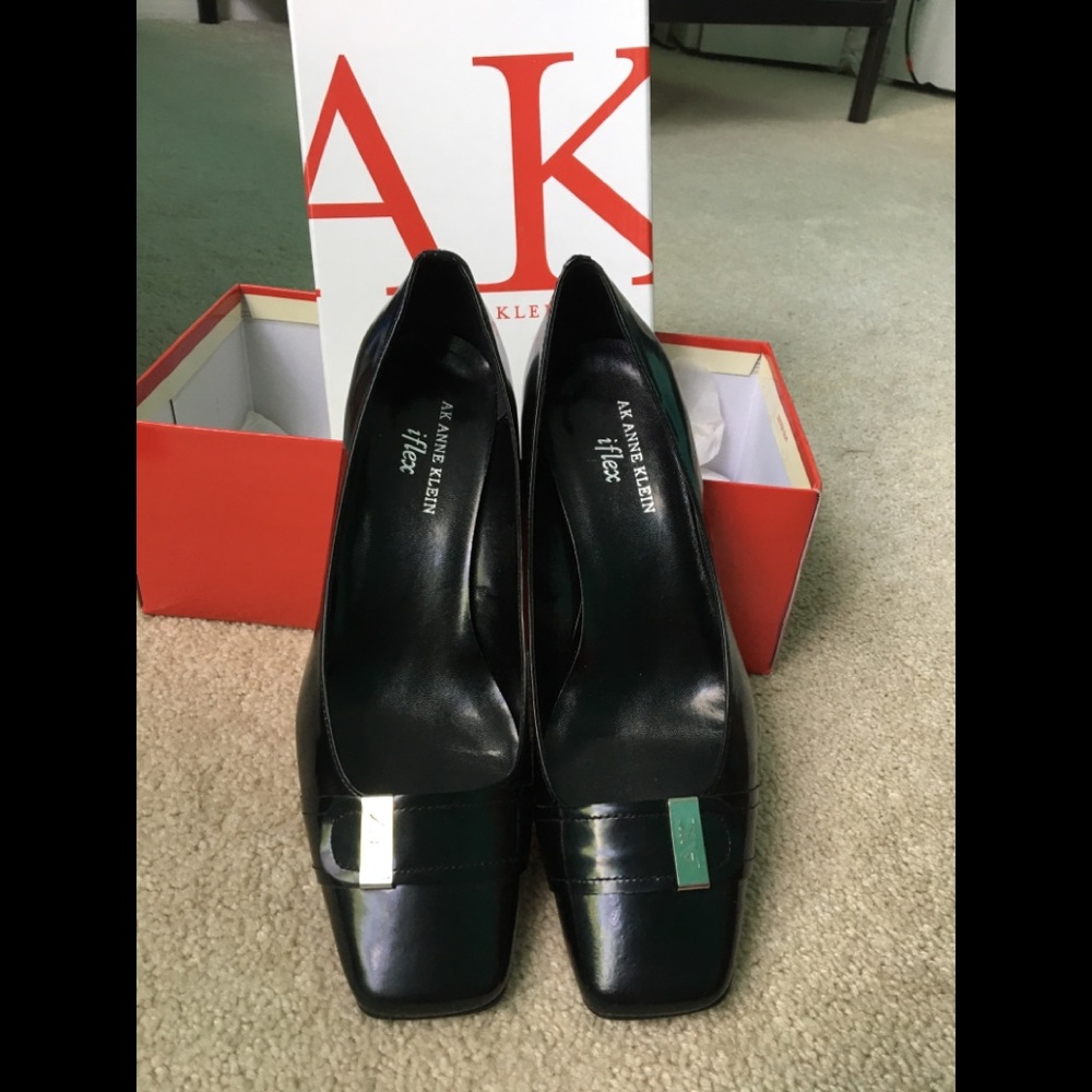 Anne Klein black Pumps NWT